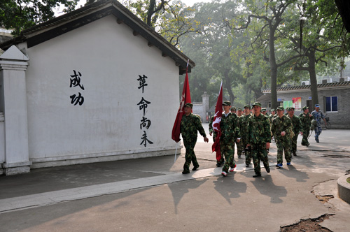 10公裏野外拉練，黄瓜AV网站終於到達目的地，黃埔軍校舊址